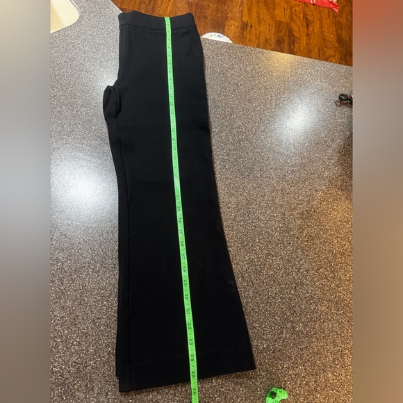 SPANX CROPPED AT THE ANKLE STRAIGHT-LEG WITH A KICK. SIZE LARGE - Picture 2 of 4